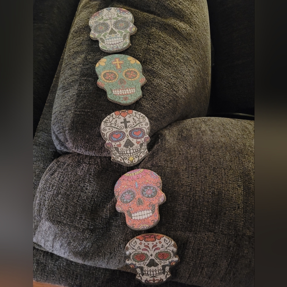💀💀Sugar Skulls Wall hanger. Wooden COLORFUL AND TIME FOR HALLOWEEN 🎃